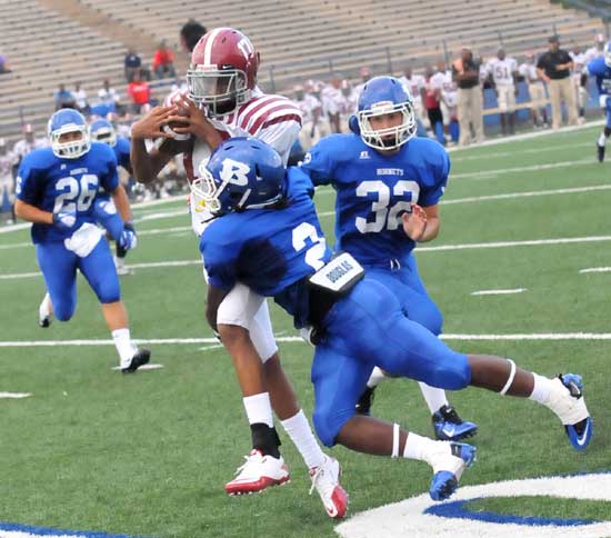 Dillon Winfrey (2) puts the clamps on Pine Bluff's Paris Mack as Hornets Parker Dunn (32) and Marshall Everett (26) pursue. (Photo by Kevin Nagle)