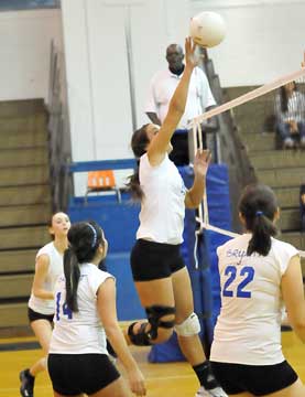 Aubree Allen attacks the net. (Photo by Kevin Nagle)