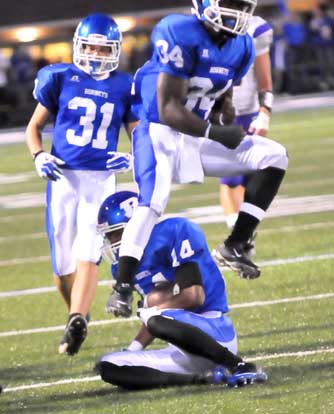 Chris Stevens recovers an onside kick. (Photo by Kevin Nagle)