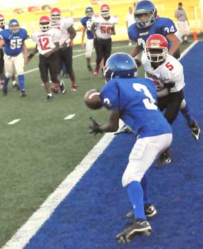 Simeon Watson (3) hauls in a two-point conversion pass. (Photo by Kevin Nagle)