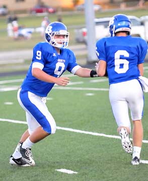 Quarterback Wesley Akers hands off to Austin Powell on a reverse. (Photo by Kevin Nagle)