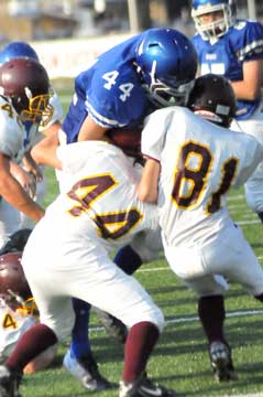 Devin Howard tries to run over a pair of Lake Hamilton defenders. (Photo by Kevin Nagle)