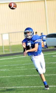 Quarterback Evan Lee. (Photo by Kevin Nagle)