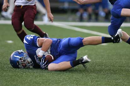 Matt Shiew recovers a fumble. (Photo by Rick Nation)