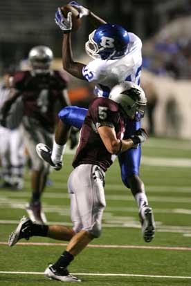 Charles Henson makes a leaping catch in traffic. (Photo by Rick Nation)
