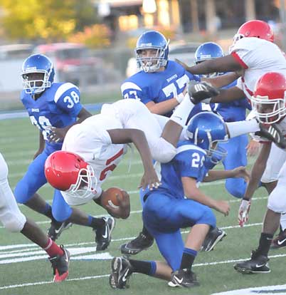 Houston Chavis makes a tackle as Jordan McDonald (38) and Gavin Haas (77) look to get in on the play. (photo by Kevin Nagle)