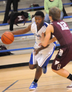 K.J. Hill drives the baseline around Benton's Braden Warhurst. (Photo by Kevin Nagle)