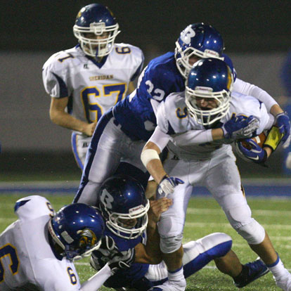 Kyle Lovelace (32) makes a tackle. (Photo by Rick Nation)