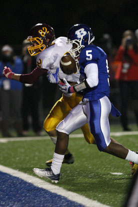 K.J. Hill makes a juggling catch at the goal line for Bryant's first touchdown against Lake Hamilton. (Photo by Rick Nation)