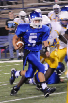 Gunnar Burks starts his 29-yard touchdown run. (Photo by Kevin Nagle)