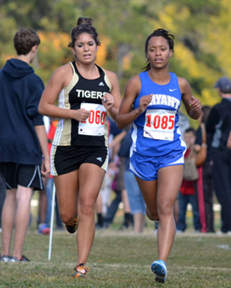 Melinda Murdock, right, passes a Bentonville runner. (Photo by Lloyd Wilson)