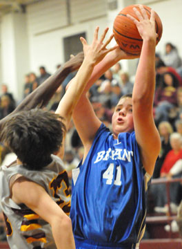 Dagan Carden sets to shoot. (Photo by Kevin Nagle)