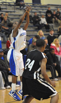 Alex Oneal hit four 3's on his way to a team-high 14 points. (Photo by Kevin Nagle)