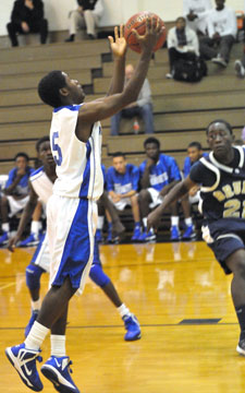 Kris Croom leans into a shot. (Photo by Kevin Nagle)