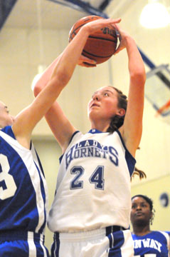 Britney Sahlmann led the Lady Hornets with 8 points. (Photo by Kevin Nagle)