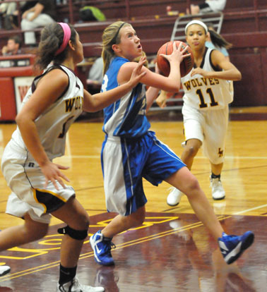 Bryant Blue guard Kendal Rogers drives to the hoop. (Photo by Kevin Nagle)