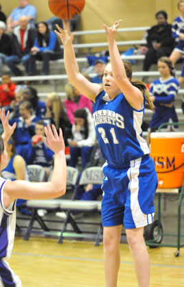 Annie Patton takes a shot. (Photo by Kevin Nagle)