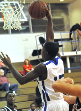 Cedarrian Crosby (15) led the Hornets JV with 11 points. (Photo by Kevin Nagle)