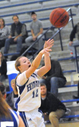 Skyler Davis hit two clutch 3's for the Lady Hornets. (Photo by Kevin Nagle)