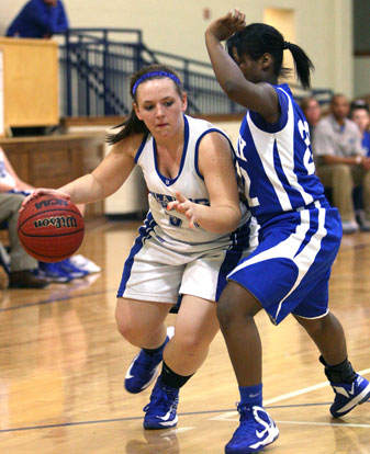 Carolyn Reeves tries to drive around Conway Blue's Miracle Holliday. (Photo by Rick Nation)