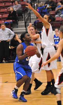 Dezerea Duckworth tries to make a move to the basket. (Photo by Kevin Nagle)