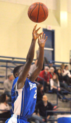 Desmond Duckworth fires up a shot. (Photo by Kevin Nagle)