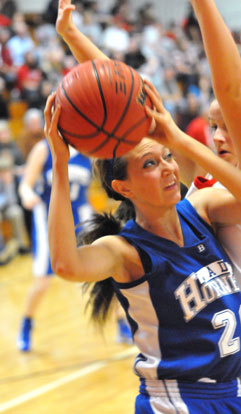 Kailey Nagle tries to find room for a shot. (Photo by Kevin Nagle)