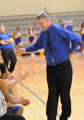 Freshman Hornets coach Jim Pennington celebrates with the players on the bench. (Photo by Kevin Nagle)