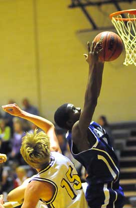 Anthony Black starts to finish off a layup. (Photo by Kevin Nagle)