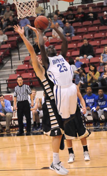 Greyson Giles (25) goes up for a shot in front of Bentonville's Nick Smith. (Photo by Kevin Nagle)