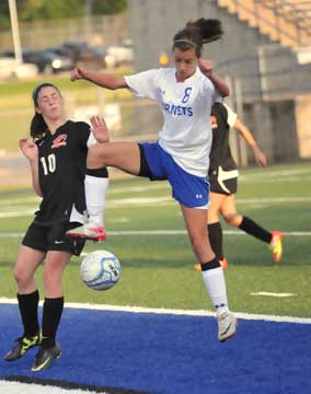 Shelby Gartrell (8) controls the ball in traffic. (Photo by Kevin Nagle)