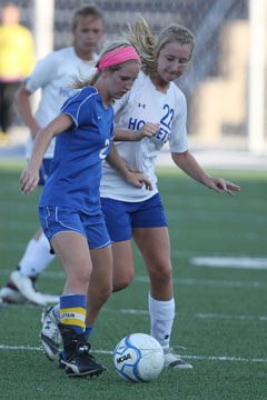 Lyndsey Brazil (22) tries to make a steal. (Photo by Rick Nation) Lyndsey Brazil (22) tries to make a steal. (Photo by Rick Nation)