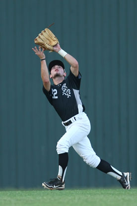 Hayden Daniel sets to haul down a fly ball. (Photo by Rick Nation)