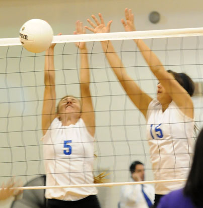 Mercedes Dillard (5) and Aubree Allen (15). (Photo by Kevin Nagle)