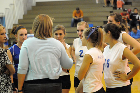 Head coach Beth Solomon and assistant Cristina Meyer huddle up with the Lady Hornets junior varsity squad. (Photo by Kevin Nagle)