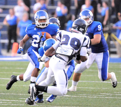 Jalen Bell (20) works upfield off a teammate's block as Wesley Akers (9) looks for a blocking opportunity. (Photo by Kevin Nagle)