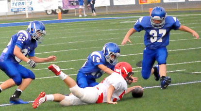 Bethel's Parker Littleton (22), Clayton Guthrie (15) and Cazzie Pringle (37) draw a bead on a loose ball on an onside kick that Cabot North's Landon Hagar covered. (Photo by Kevin Nagle)