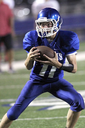 Jake East turned this reception into a 25-yard touchdown play. (Photo by Rick Nation)