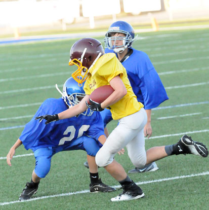 A pair of Bryant Blue defenders close in on a Lake Hamilton runner. (Photo by Kevin Nagle)