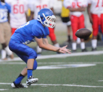 Jeff Hastings looks in a throw. (Photo by Kevin Nagle)