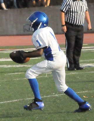 Mackenzie Martindale heads upfield after making a catch. (Photo by Kevin Nagle)