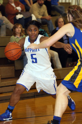 Dezerea Duckworth maneuvers to get around a Sheridan defender. (Photo by Rick Nation)