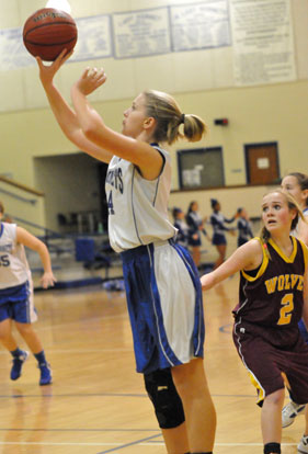 Riley Hill led Bryant Blue with 9 points. (Photo by Kevin Nagle)