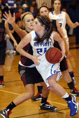 Courtney Davidson (21) begins a drive around a Benton defender. (Photo by Rick Nation)