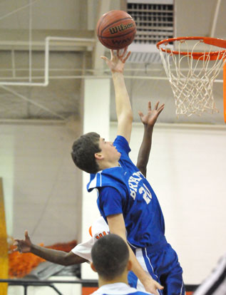 Evan Lee goes high after a rebound. (Photo by Kevin Nagle)