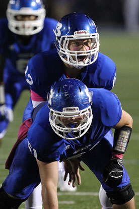 Quarterback Brandan Warner sets to take the snap from center Kurt Calley. (Photo by Rick Nation)