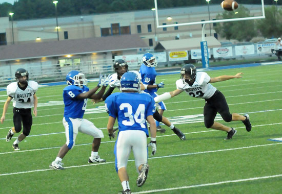 Chace Henson (6) prepares to catch a pass in front of Hunter Freeman and Pierce Finney (80). (Photo by Kevin Nagle)