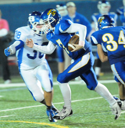 Colton Burton (38) tracks down Sheridan quarterback Dustin Reid. (Photo by Kevin Nagle)