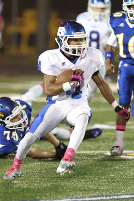 Mark Nelson returns an interception. (Photo by Rick Nation)