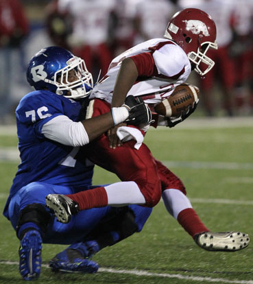 Sophomore Cameron Murray (76) sacks Texarkana quarterback KeAndre Banks to end the Razorbacks' last threat to score. (Photo by Rick Nation)